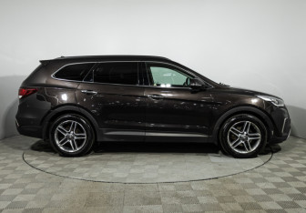 Подержанный автомобиль Hyundai Santa Fe 2017 года (4 фото)