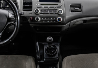 Подержанный автомобиль Honda Civic Sedan 2008 года (11 фото)
