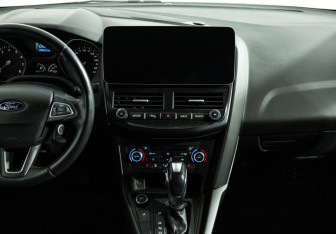 Подержанный автомобиль Ford Focus Sedan 2016 года (14 фото)