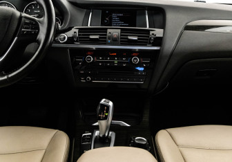 Подержанный автомобиль BMW X3 2014 года (15 фото)