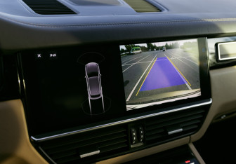 Подержанный автомобиль Porsche Cayenne 2018 года (26 фото)