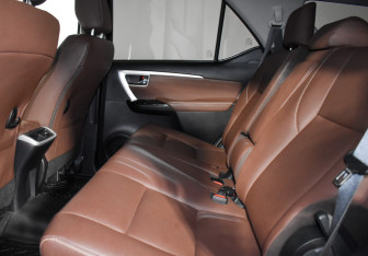 Подержанный автомобиль Toyota Fortuner 2020 года (11 фото)