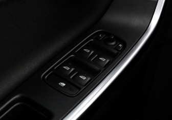 Подержанный автомобиль Volvo S60 2010 года (14 фото)