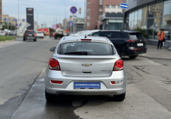 Подержанный автомобиль Chevrolet Cruze Hatchback 2012 года (5 фото)
