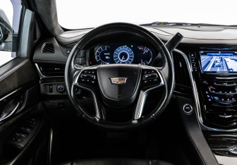 Подержанный автомобиль Cadillac Escalade Suv 2016 года (16 фото)