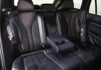 Подержанный автомобиль Geely Monjaro 2024 года (24 фото)