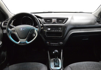 Подержанный автомобиль Kia Rio Sedan 2015 года (14 фото)