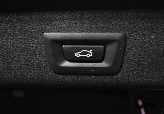 Подержанный автомобиль BMW X4 2015 года (18 фото)