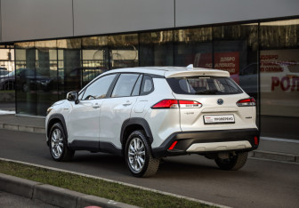 Подержанный автомобиль Toyota Corolla Wagon 2024 года (8 фото)