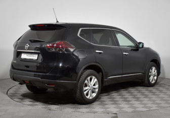 Подержанный автомобиль Nissan X-Trail 2015 года (5 фото)