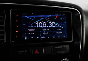 Подержанный автомобиль Mitsubishi Outlander 2015 года (14 фото)