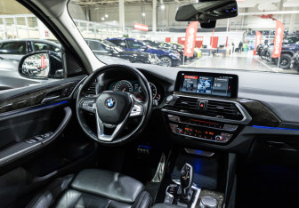 Подержанный автомобиль BMW X3 2018 года (12 фото)