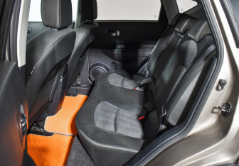 Подержанный автомобиль Nissan Qashqai 2012 года (11 фото)