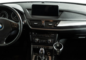 Подержанный автомобиль BMW X1 2013 года (14 фото)