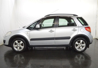 Подержанный автомобиль Suzuki SX4 Hatchback 2010 года (8 фото)