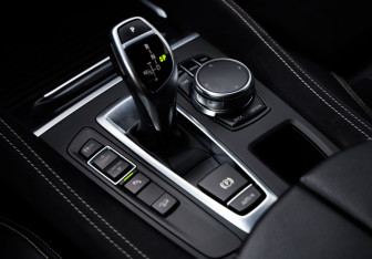 Подержанный автомобиль BMW X6 2017 года (19 фото)