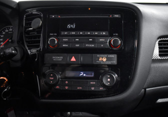 Подержанный автомобиль Mitsubishi Outlander 2014 года (15 фото)