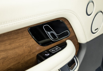 Подержанный автомобиль Land Rover Range Rover 2018 года (25 фото)