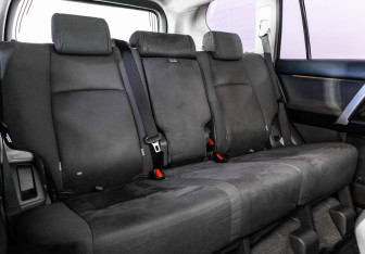 Подержанный автомобиль Toyota Land Cruiser Prado 2013 года (23 фото)