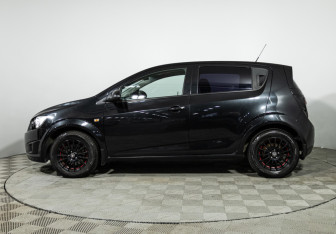 Подержанный автомобиль Chevrolet Aveo Hatchback 2014 года (8 фото)