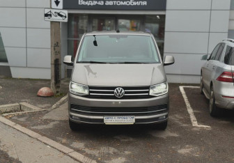 Подержанный автомобиль Volkswagen Caravelle 2019 года (2 фото)