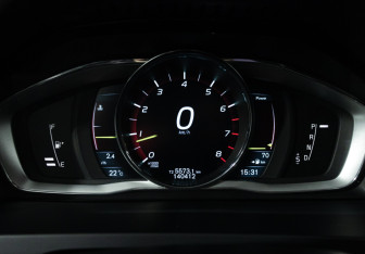 Подержанный автомобиль Volvo S60 2014 года (12 фото)