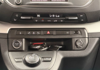 Подержанный автомобиль Citroen SpaceTourer 2018 года (29 фото)