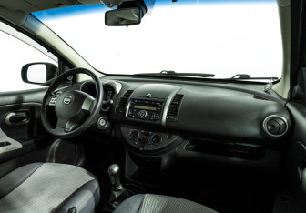 Подержанный автомобиль Nissan Note 2008 года (9 фото)