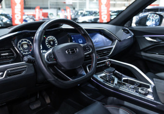 Подержанный автомобиль Geely Tugella 2023 года (17 фото)