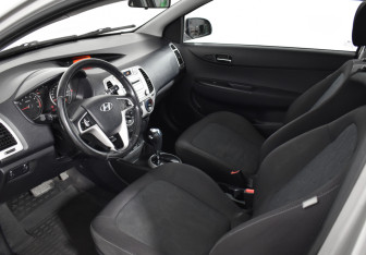 Подержанный автомобиль Hyundai i20 2010 года (9 фото)