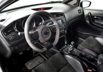 Подержанный автомобиль Kia Ceed GT 2017 года (9 фото)