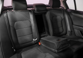 Подержанный автомобиль Volkswagen Passat Sedan 2012 года (23 фото)