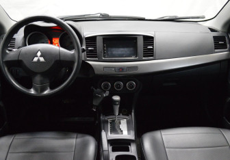 Подержанный автомобиль Mitsubishi Lancer Sedan 2008 года (14 фото)