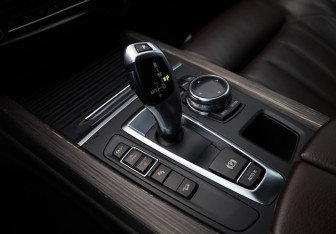 Подержанный автомобиль BMW X5 2013 года (20 фото)