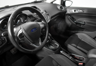 Подержанный автомобиль Ford Fiesta Hatchback 2016 года (9 фото)