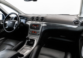 Подержанный автомобиль Ford S-MAX 2008 года (9 фото)