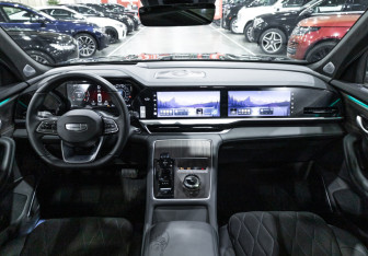 Подержанный автомобиль Geely Monjaro 2025 года (22 фото)
