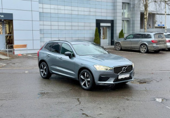 Подержанный автомобиль Volvo XC60 2019 года (3 фото)
