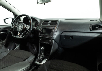 Подержанный автомобиль Volkswagen Polo Sedan 2018 года (9 фото)