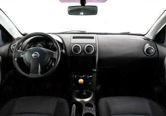 Подержанный автомобиль Nissan Qashqai 2012 года (10 фото)