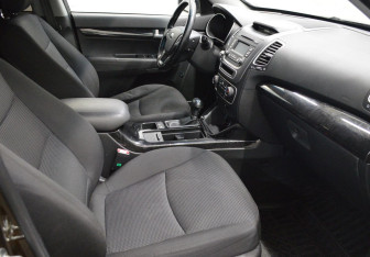 Подержанный автомобиль Kia Sorento 2017 года (12 фото)