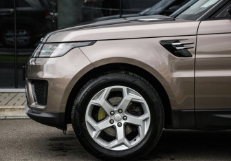 Подержанный автомобиль Land Rover Range Rover Sport 2018 года (10 фото)