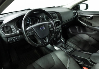 Подержанный автомобиль Volvo V40 Cross Country 2013 года (11 фото)