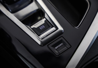 Подержанный автомобиль Peugeot 3008 2019 года (20 фото)