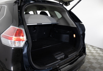 Подержанный автомобиль Nissan X-Trail 2015 года (23 фото)