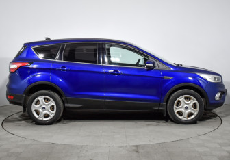 Подержанный автомобиль Ford Kuga 2017 года (4 фото)