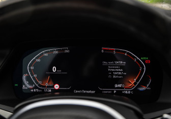 Подержанный автомобиль BMW X6 2021 года (16 фото)
