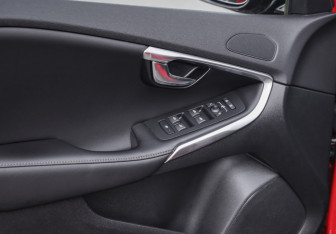 Подержанный автомобиль Volvo V40 Cross Country 2019 года (20 фото)