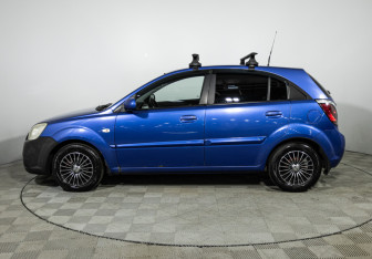 Подержанный автомобиль Kia Rio Hatchback 2009 года (8 фото)