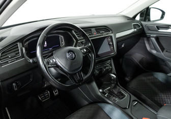 Подержанный автомобиль Volkswagen Tiguan 2019 года (11 фото)